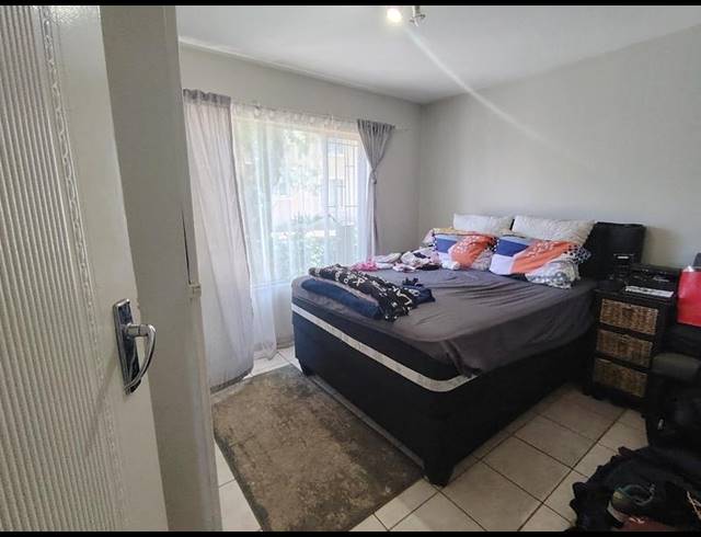 2 BEDROOM PROPERTY TO RENT IN DIE HOEWES